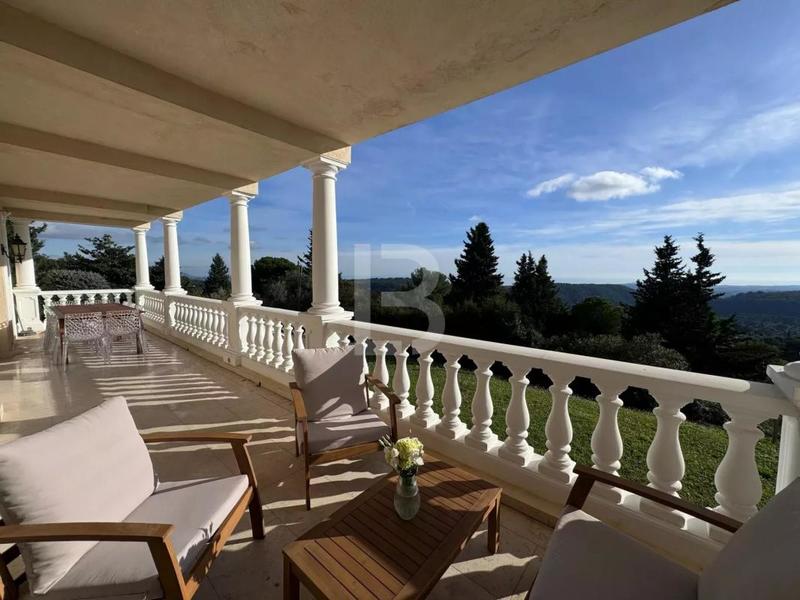 Villa - 385 m² - 11 pièces