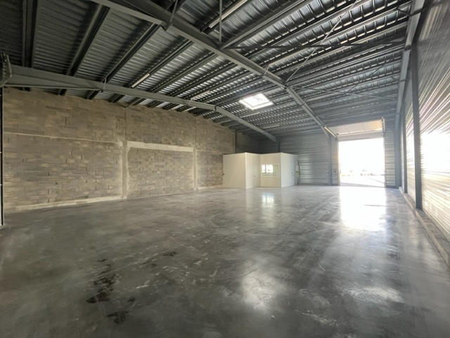 Local d'activité / Entrepôt - 242 m²