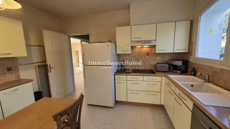 Villa - 242 m² - 9 pièces