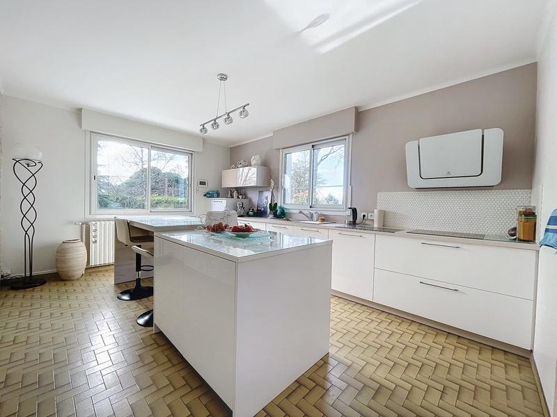 Maison traditionnelle - 200 m² - 7 pièces