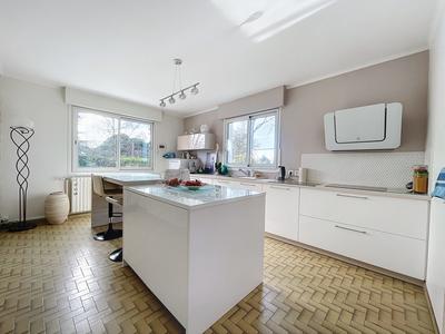 Maison traditionnelle - 200 m² - 7 pièces