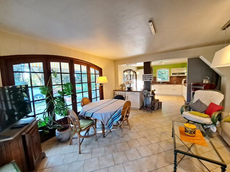 Maison - 224 m² - 9 pièces