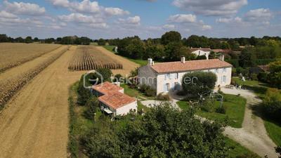 Maison - 235 m² - 7 pièces