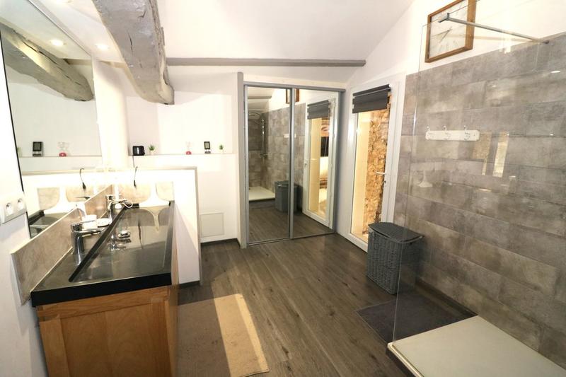 Maison - 281 m² - 8 pièces