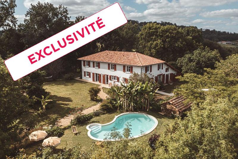 Maison - 426 m² - 13 pièces