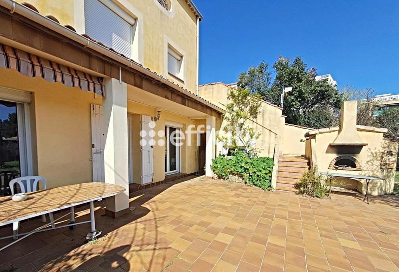 Villa - 235 m² - 6 pièces