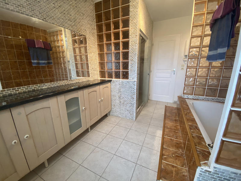 Maison - 184 m² - 7 pièces