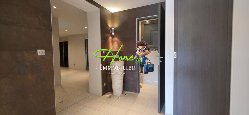 Maison - 245 m² - 7 pièces