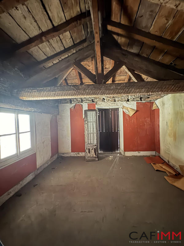 Maison - 275 m² - 8 pièces