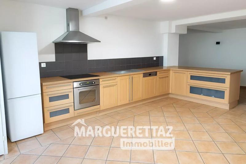 Maison - 255 m² - 9 pièces