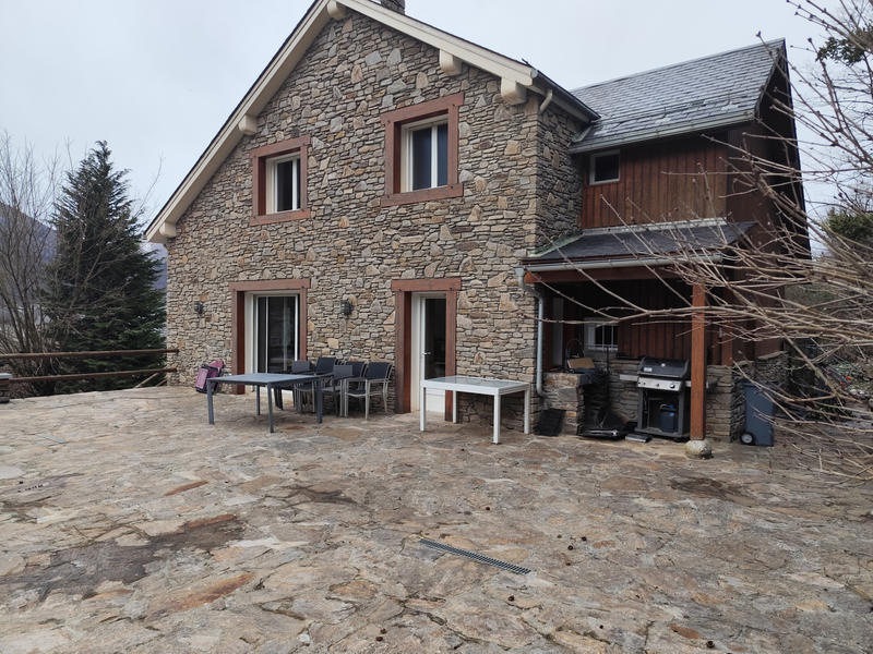 Maison - 238 m² - 6 pièces