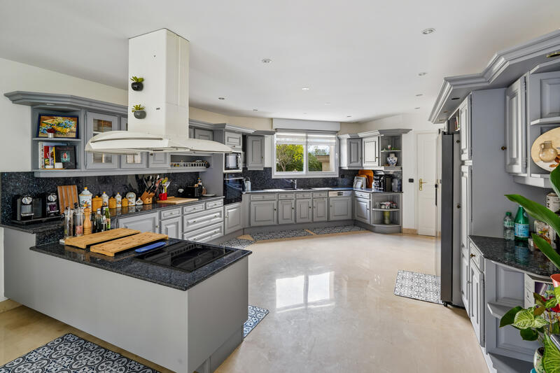 Maison - 450 m² - 10 pièces