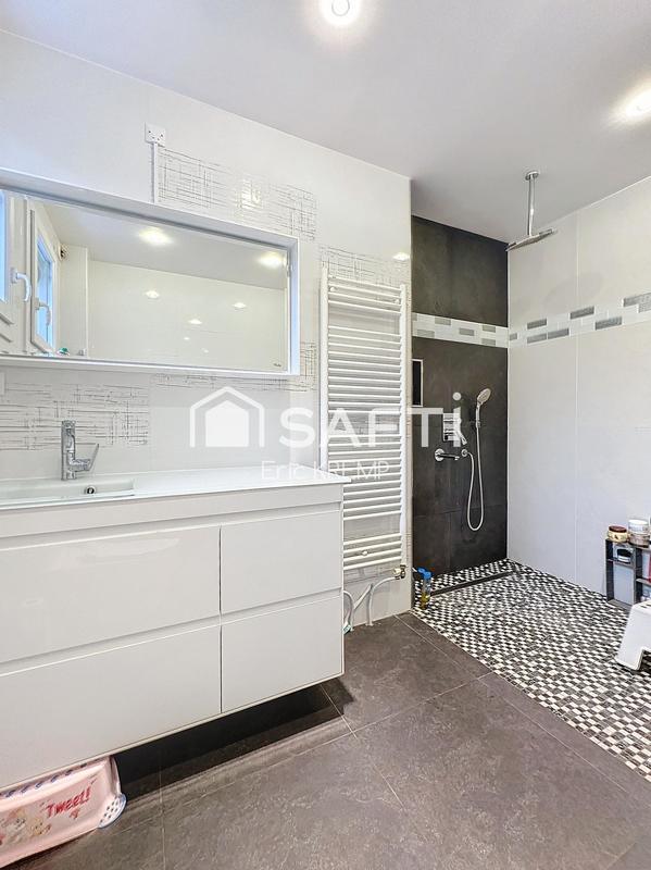 Maison - 180 m² - 7 pièces