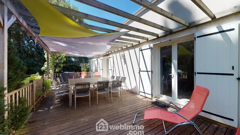 Maison - 180 m² - 9 pièces