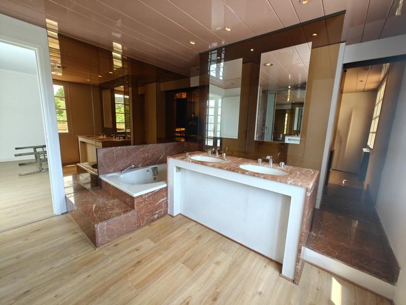 Appartement - 202 m² - 6 pièces