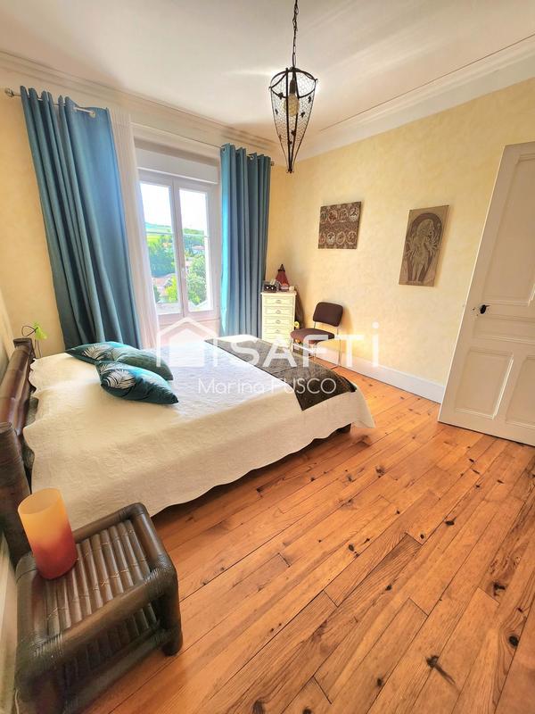 Villa - 328 m² - 7 pièces