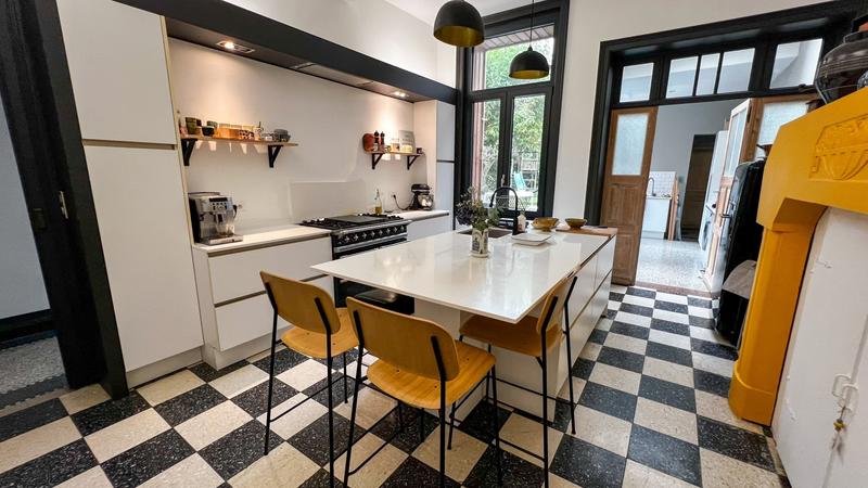 Maison - 270 m² - 7 pièces