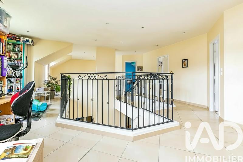 Maison - 213 m² - 7 pièces