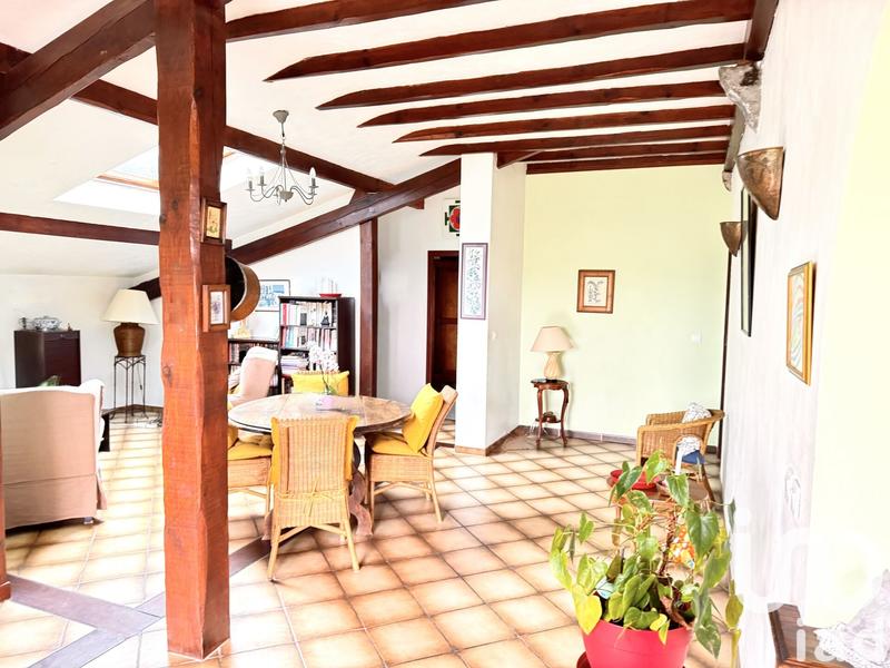 Maison - 290 m² - 9 pièces