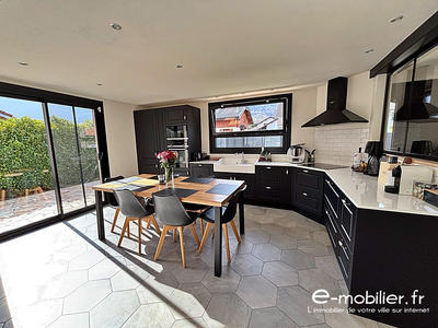 Maison - 237 m² - 7 pièces