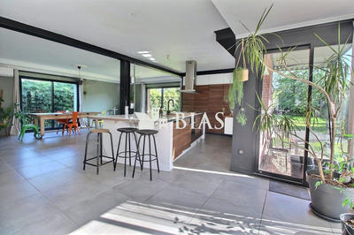 Maison contemporaine - 260 m² - 6 pièces