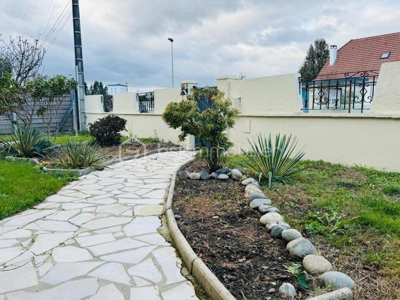 Maison - 95 m² - 4 pièces