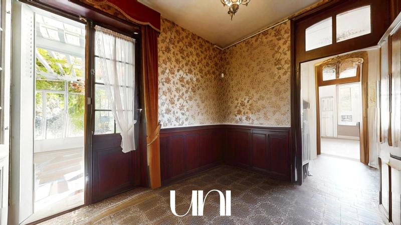 Maison - 280 m² - 11 pièces