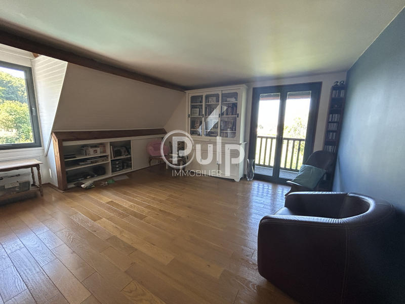 Maison - 270 m² - 10 pièces