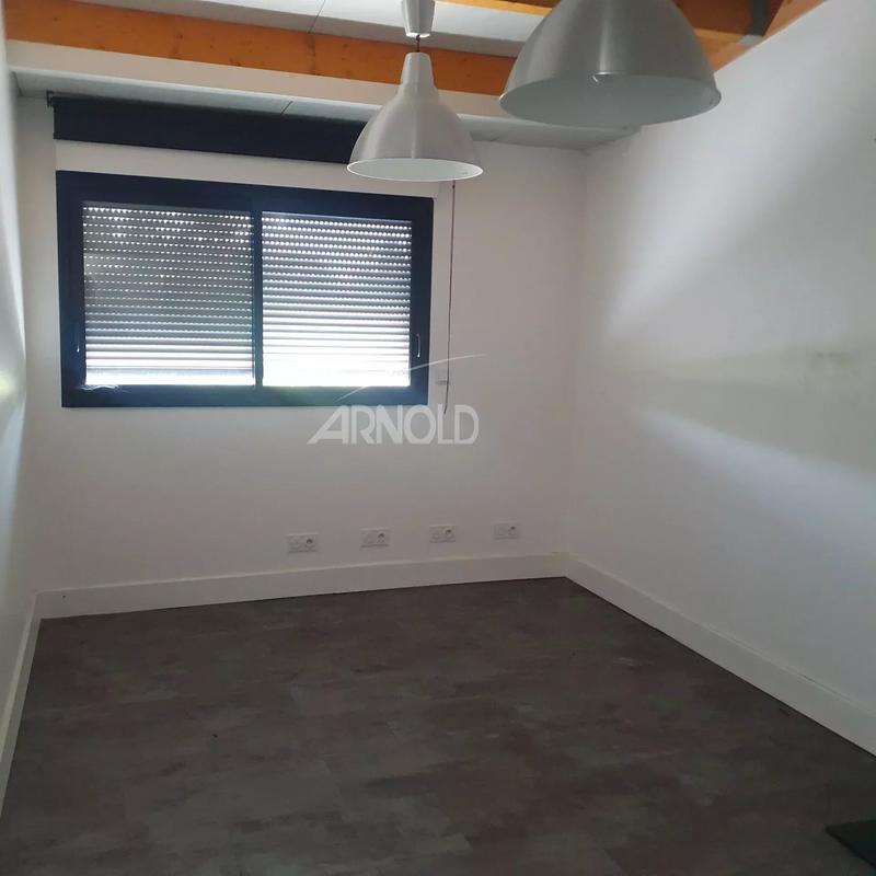 Entrepôt - 260 m² - 5 pièces