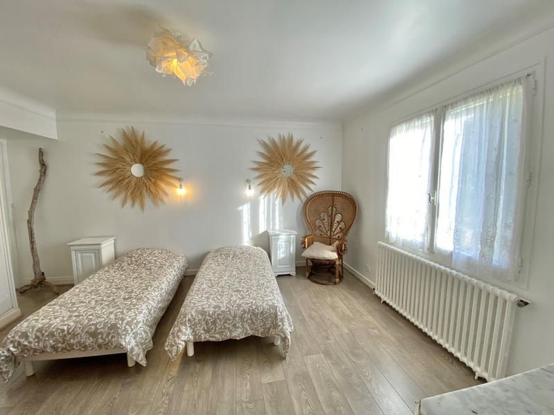 Maison - 220 m² - 7 pièces