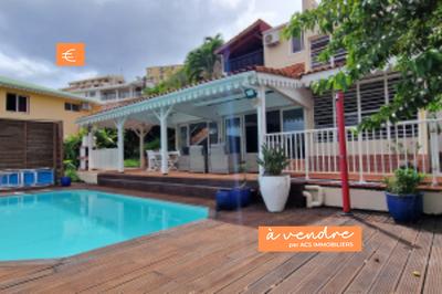 Maison - 349 m² - 9 pièces