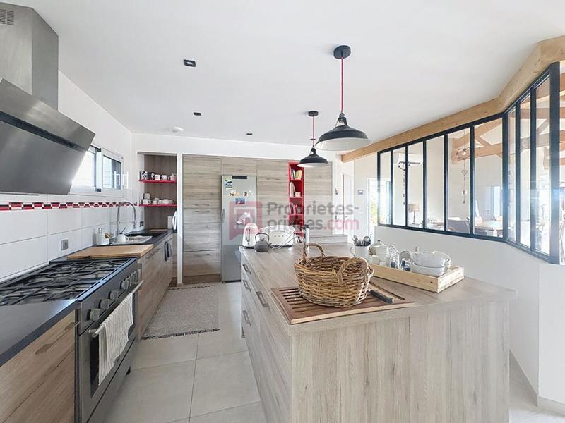 Maison - 228 m² - 6 pièces