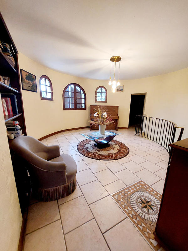 Maison - 220 m² - 7 pièces