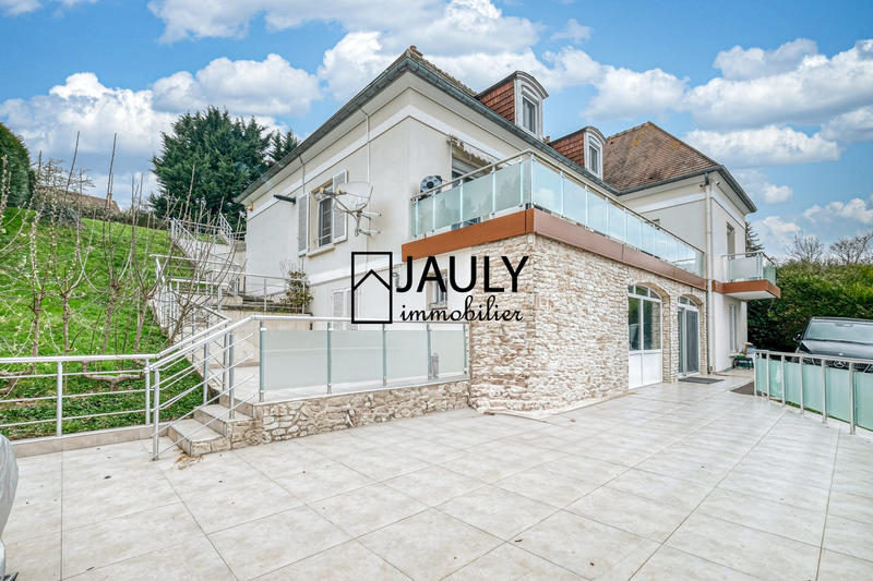 Maison - 340 m² - 10 pièces