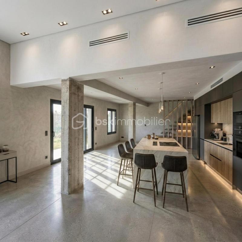 Maison - 230 m² - 7 pièces