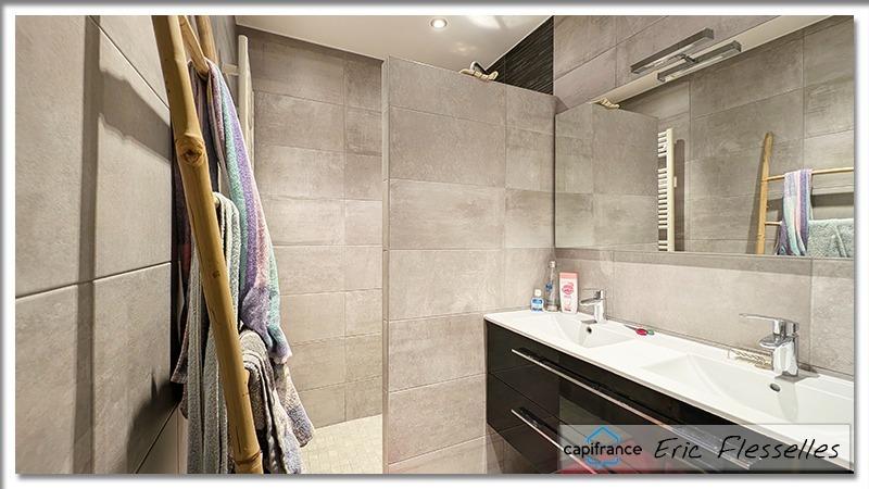 Maison - 208 m² - 9 pièces