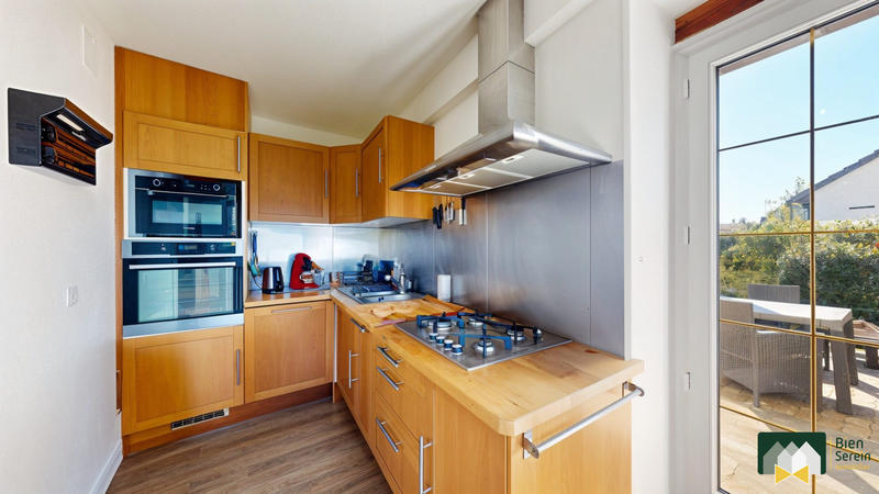 Maison - 256 m² - 10 pièces