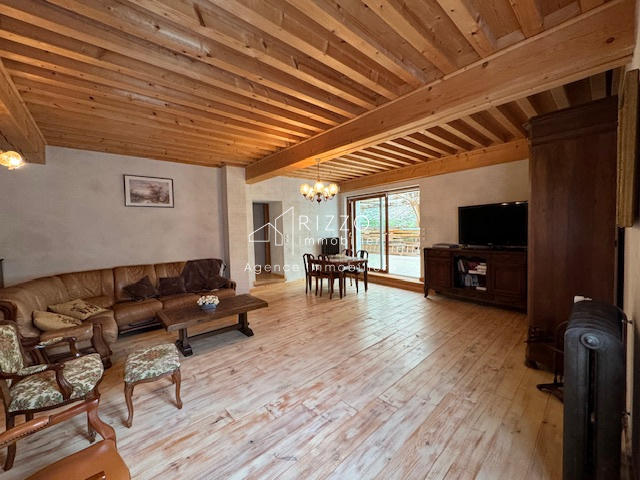 Maison - 268 m² - 13 pièces