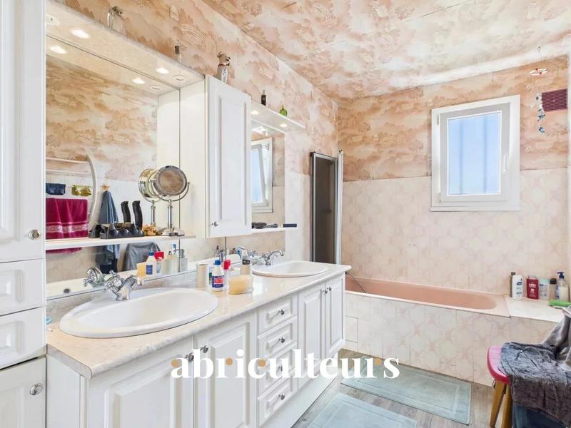 Maison - 96 m² - 7 pièces