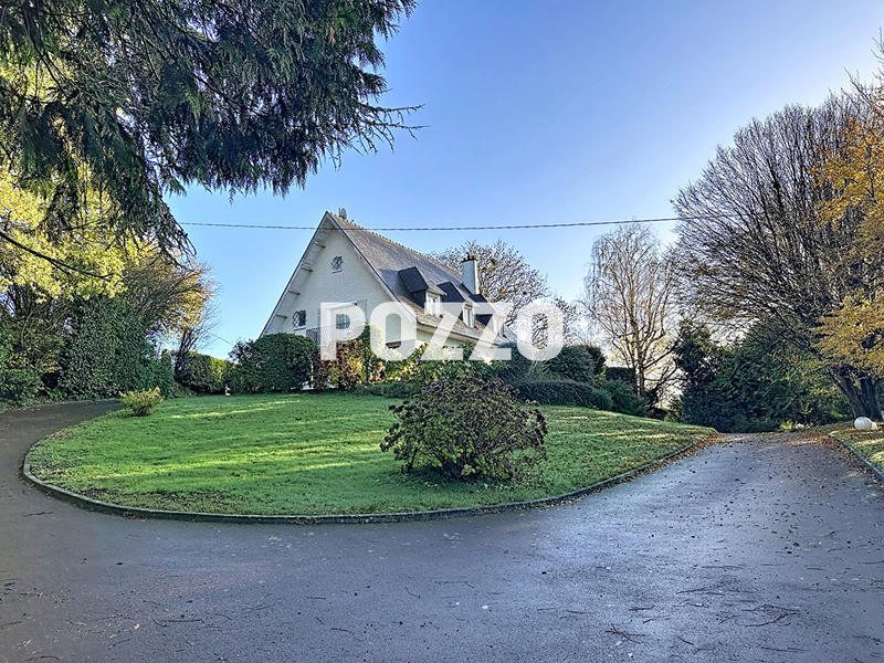 Maison - 270 m² - 10 pièces