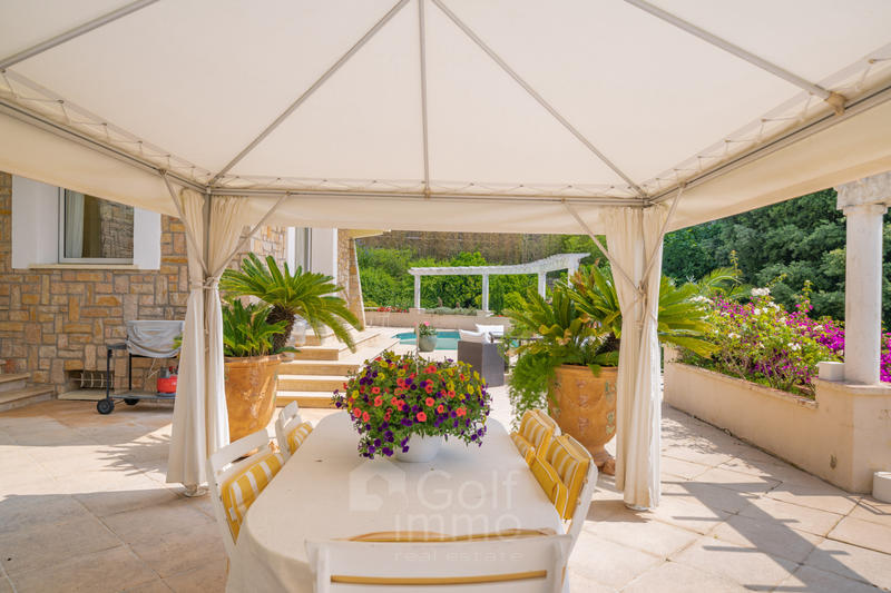 Maison - 225 m² - 6 pièces