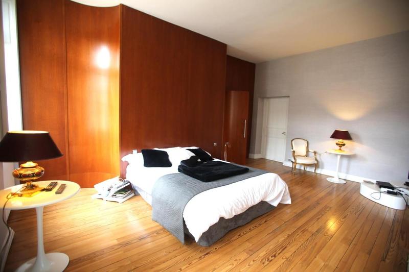 Maison de maîtres - 331 m² - 9 pièces