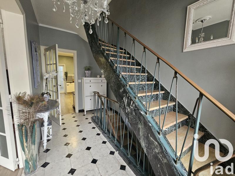 Maison - 180 m² - 7 pièces