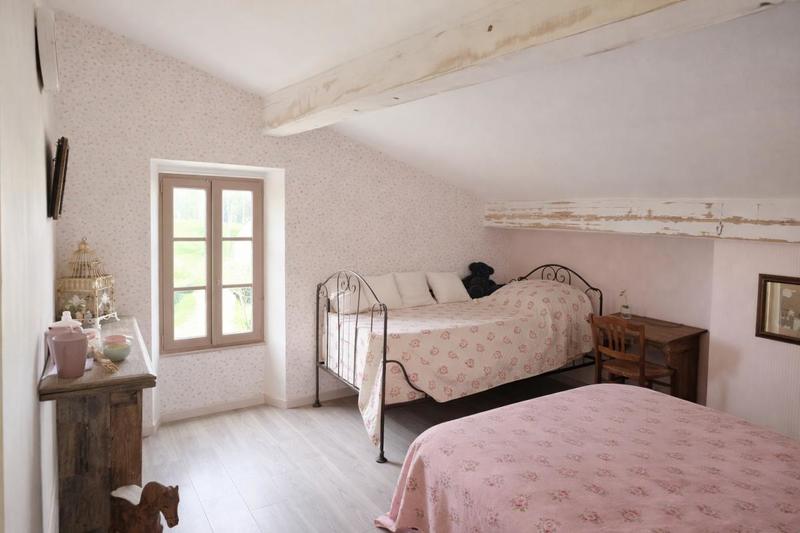 Maison - 220 m² - 6 pièces