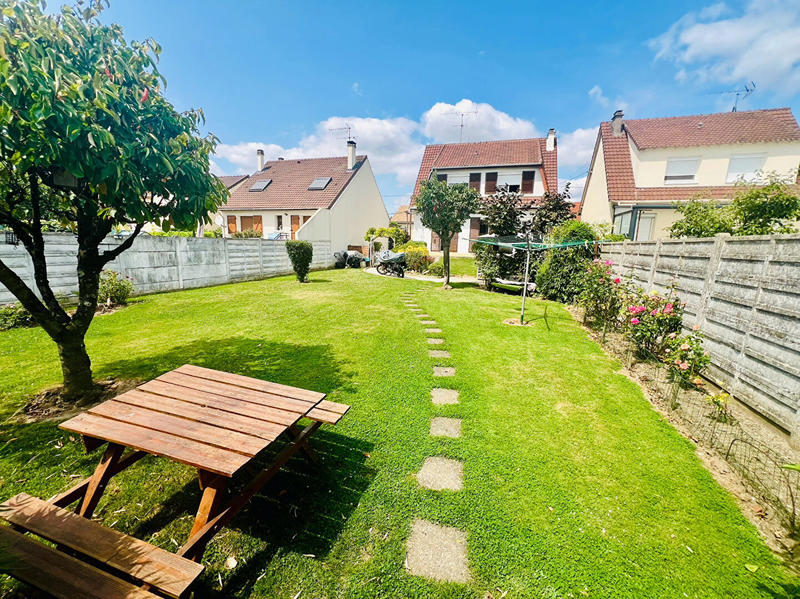 Maison - 95 m² - 5 pièces