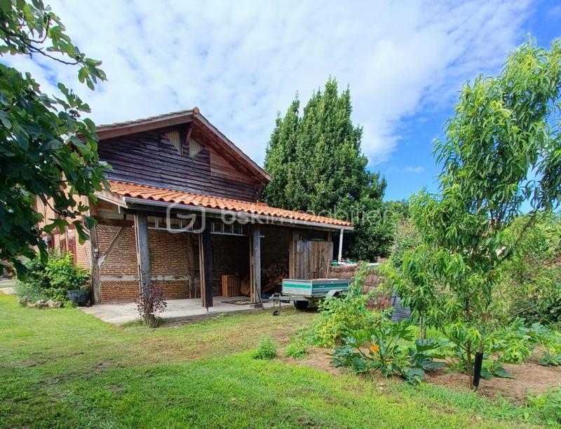 Demeure - 255 m² - 12 pièces