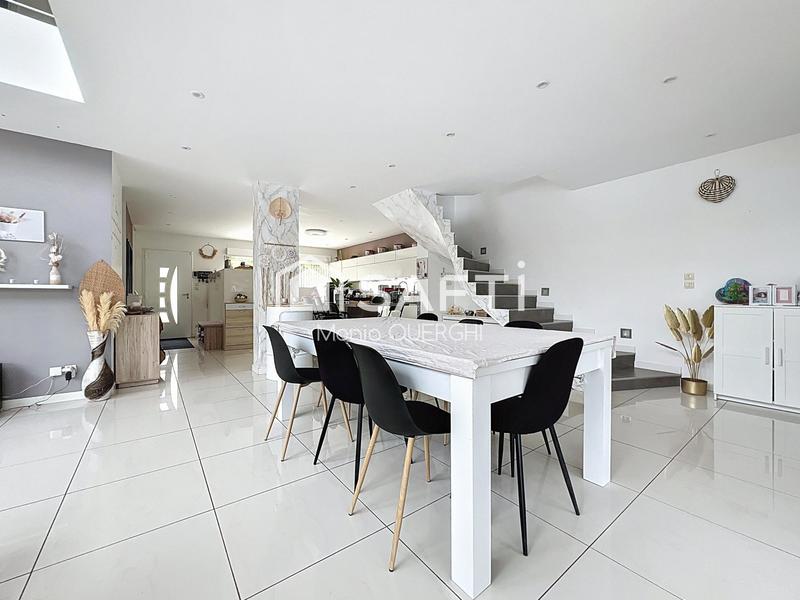 Maison - 167 m² - 6 pièces