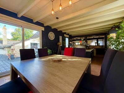 Maison - 260 m² - 10 pièces