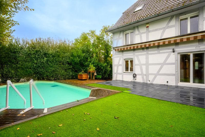 Maison - 210 m² - 6 pièces