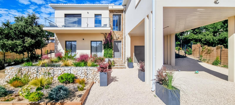 Maison - 220 m² - 8 pièces